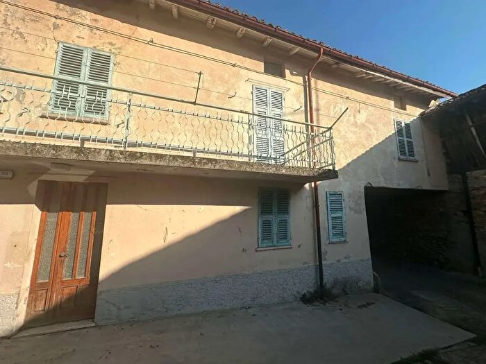 Casa con 5 locali in vendita in Villalvernia