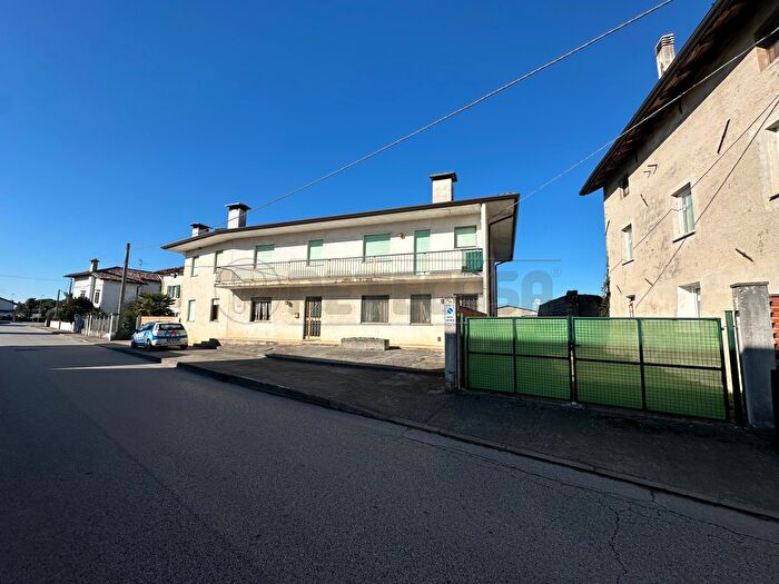 Casa con 15 locali in vendita in Via della Vittoria a, Bagnaria Arsa