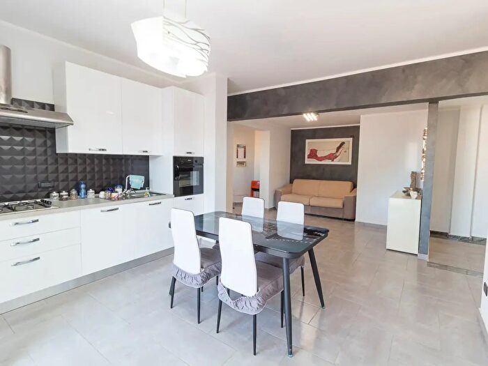 Casa bilocale in vendita in Via Vitaliano Brancati, Cefalu