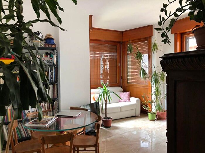 Appartamento quadrilocale in affitto in Via Montecatini, Solari, Milano