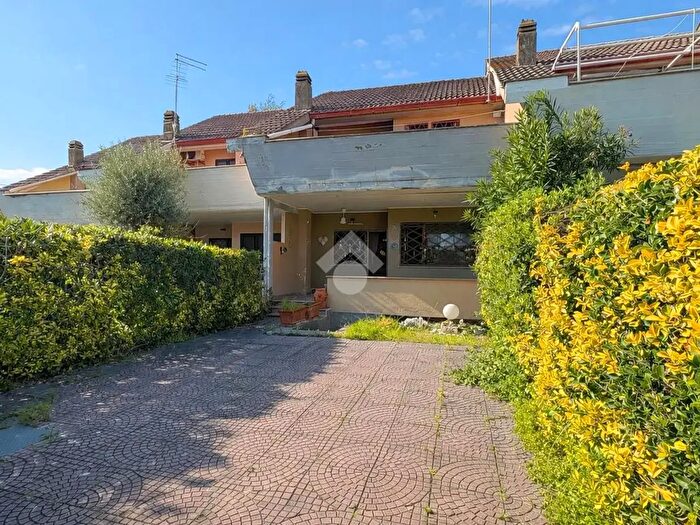 Casa quadrilocale in vendita in Via delle Robinie, Anzio