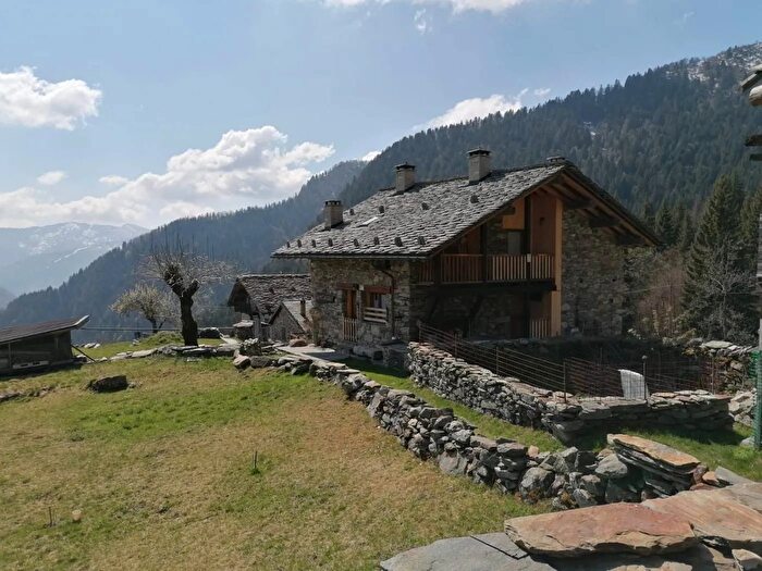 Casa quadrilocale in vendita in Campertogno