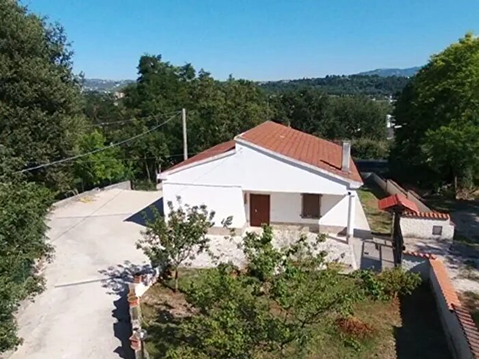 Casa con 7 locali in vendita in Rosciano