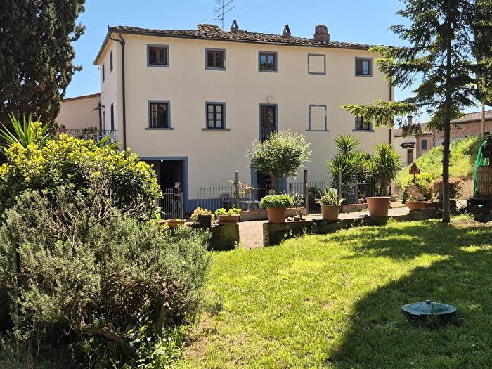 Casa con 16 locali in vendita in Gambassi Terme