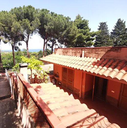 Appartamento trilocale in affitto in Via Nazionale, Staletti