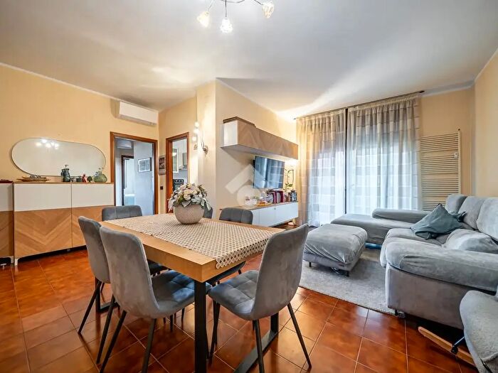 Appartamento trilocale in vendita in Via Giovanni Battista Morgagni, Modena