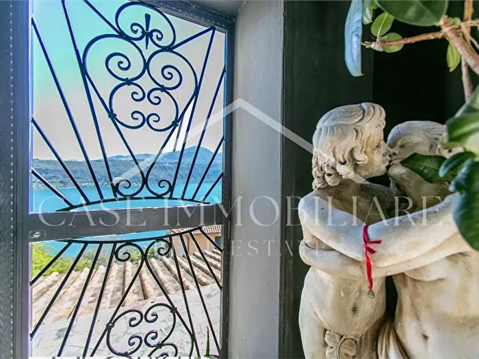 Appartamento con 5 locali in vendita in Castel Gandolfo