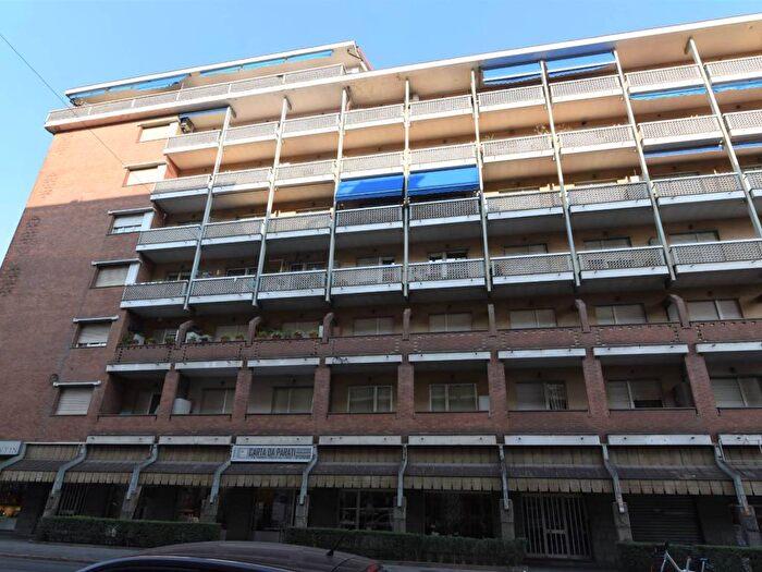 Appartamento con 6 locali in affitto in Via Genova, Nizza Millefonti, Torino