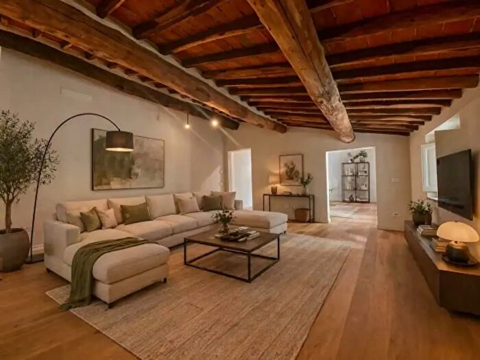 Appartamento quadrilocale in vendita in Via Antonio Mordini, Lucca