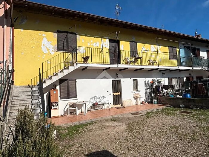 Casa con 7 locali in vendita in Via Lazzaretto, Borgo Ticino