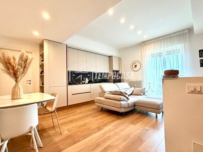 Appartamento trilocale in vendita in Rozzano