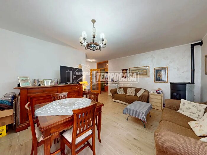 Appartamento trilocale in vendita in Via Fulvio De Salvo, Malnate