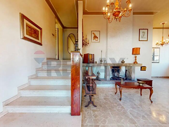 Casa con 13 locali in vendita in Camaiore