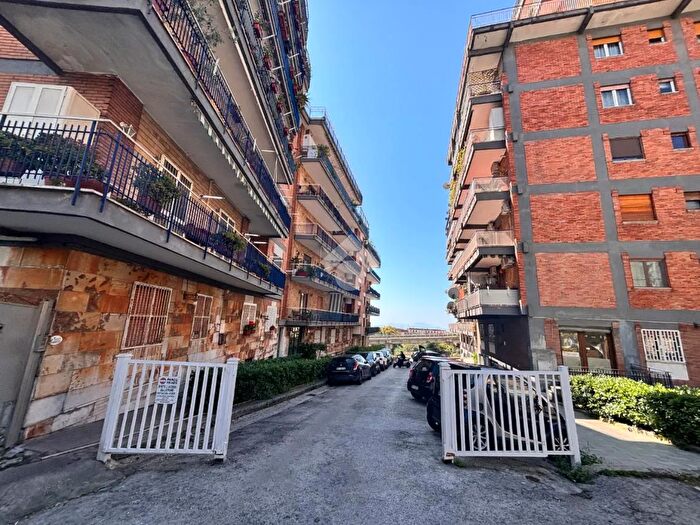 Appartamento bilocale in vendita in Via San Giacomo dei Capri, Napoli