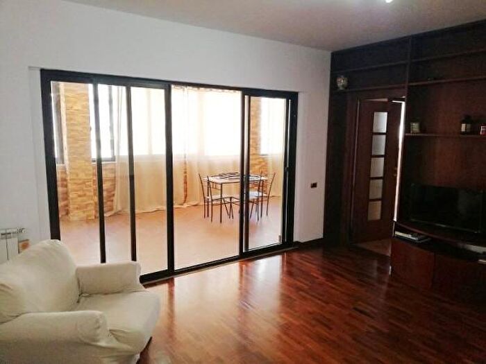 Appartamento con 5 locali in vendita in Via Priverno, Latina