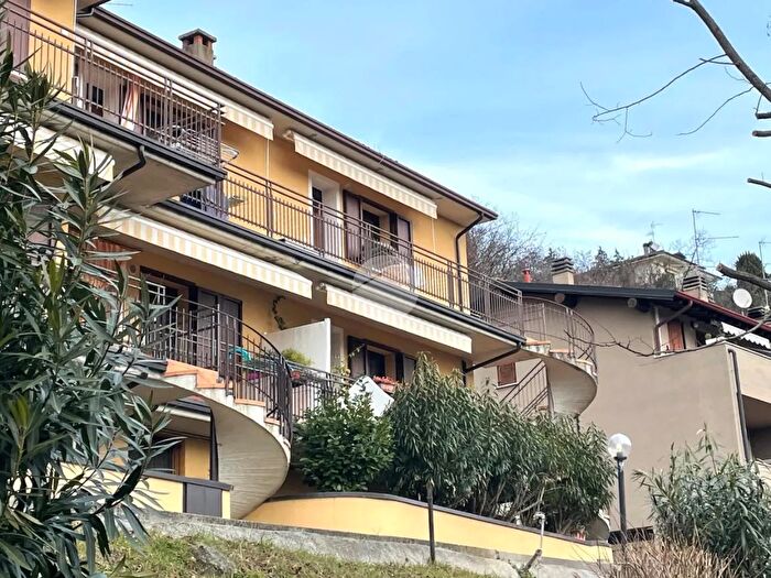 Appartamento trilocale in vendita in Via dei Colli, Soiano Del Lago