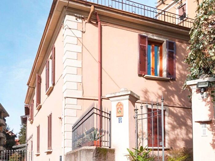 Appartamento trilocale in affitto in Via Giovanni Bertacchi, Valduce Crispi, Como