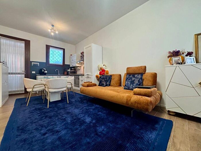 Appartamento bilocale in vendita in Via Carlo Cattaneo, Capalle La Villa Esselunga, Campi Bisenzio