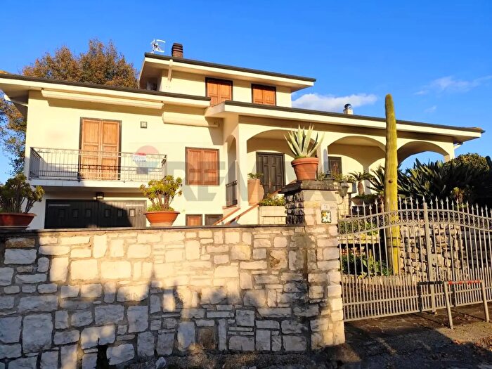 Casa con 7 locali in vendita in Via Francesco Baracca, Santi Cosma E Damiano