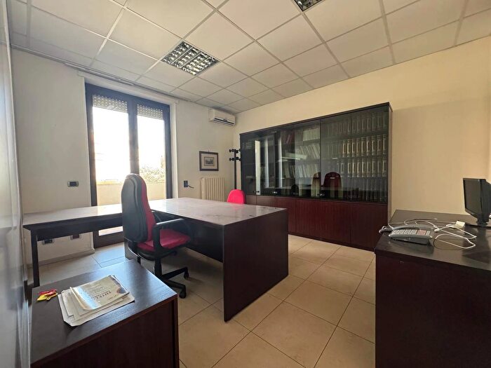 Appartamento con 6 locali in vendita in Viale Ugo Foscolo Lecce, Lecce