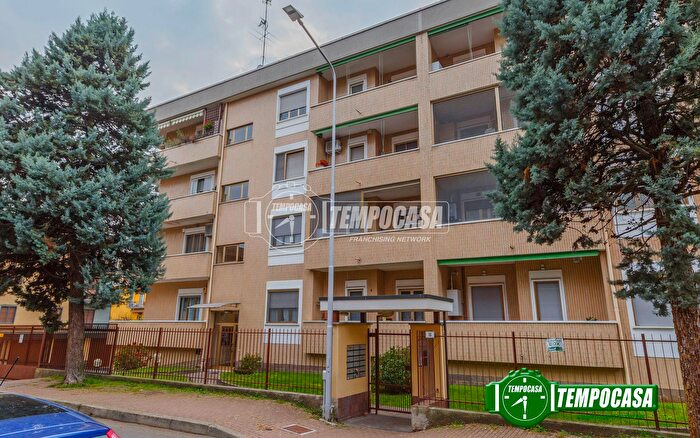 Appartamento trilocale in vendita in Via Mosè, Opera