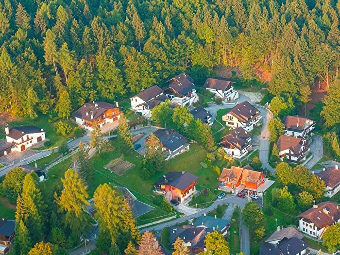 Appartamento trilocale in affitto in Via Villaggio dei Pini, Sculazzon, Roana