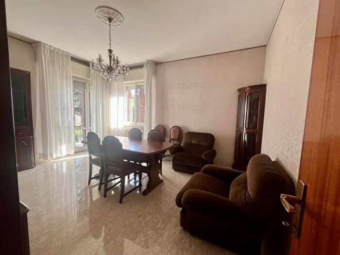 Casa con 6 locali in vendita in Fano