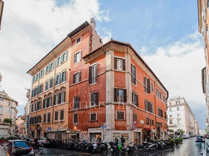 Appartamento con 5 locali in vendita in Via della Scrofa, Roma