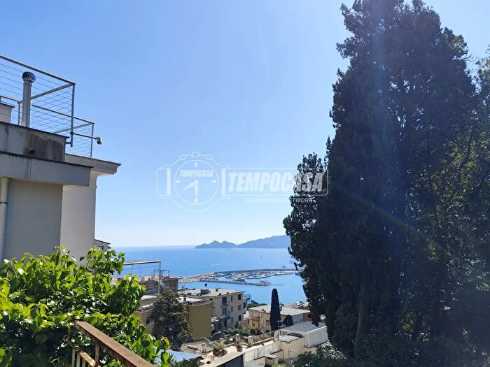 Appartamento trilocale in vendita in Rapallo