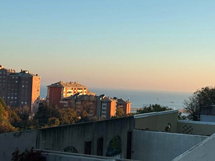 Appartamento quadrilocale in vendita in Via Elio Vittorini, Genova