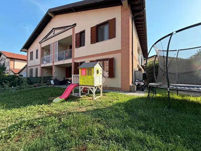Appartamento trilocale in vendita in Via Filippo Piccaluga, Casorate Primo
