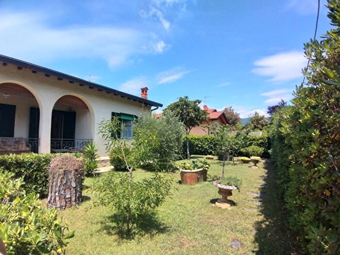 Casa con 6 locali in affitto in Pietrasanta