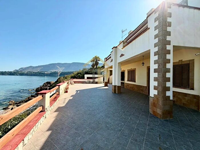 Casa con 5 locali in vendita in Contrada San Cataldo Snc, Trappeto