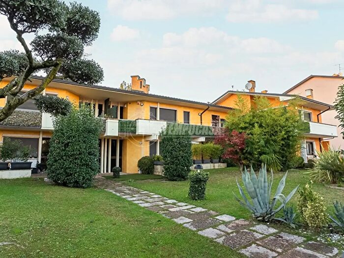 Appartamento quadrilocale in vendita in Via San Martino della Battaglia, Sirmione