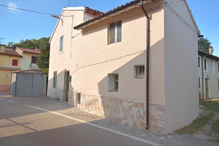 Casa con 5 locali in vendita in Via Monte Grappa, Montebello Vicentino