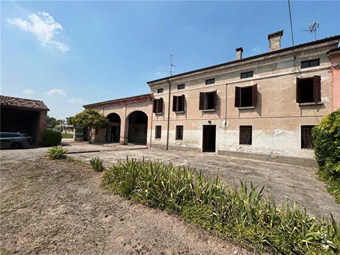 Casa con 14 locali in vendita in Via Villa Belgiardino, Ceresara
