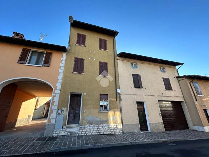 Casa con 6 locali in vendita in Via Gaggia, Verolanuova