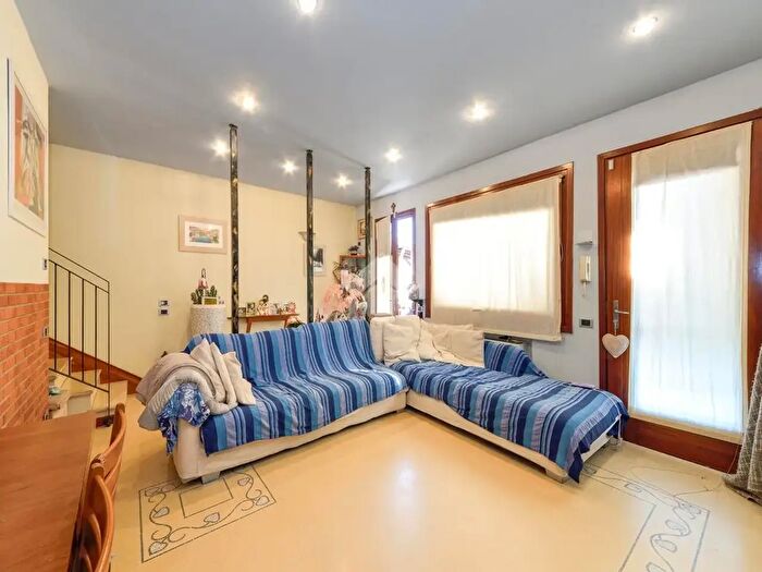 Casa quadrilocale in vendita in Via Cappelletta Centro, Noale
