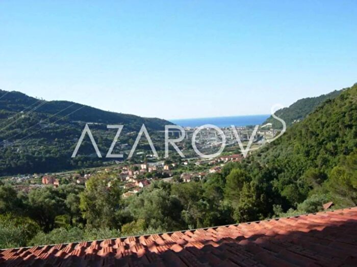 Casa con 16 locali in vendita in Camporosso