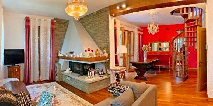 Casa con 6 locali in vendita in Quattro Castella