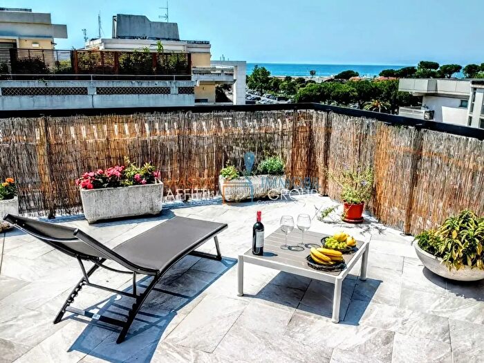 Appartamento con 6 locali in affitto in Via Genova, Carrara