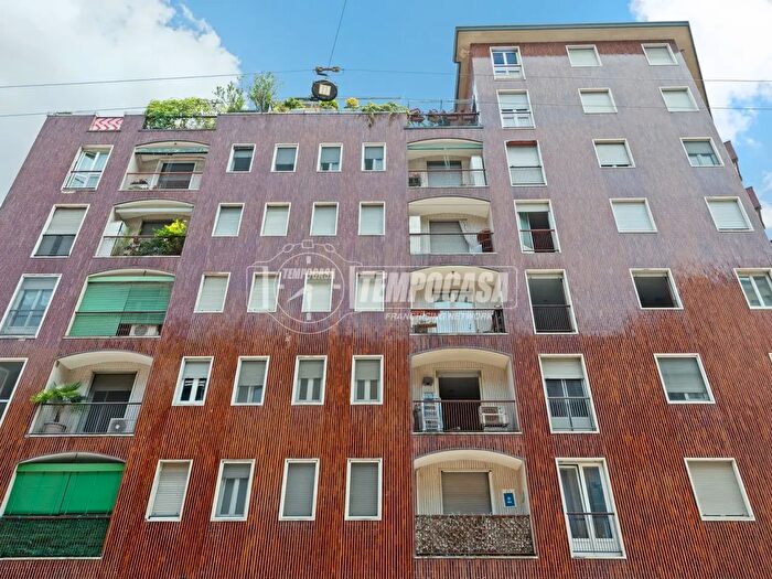 Appartamento trilocale in vendita in Via Ajaccio, Milano