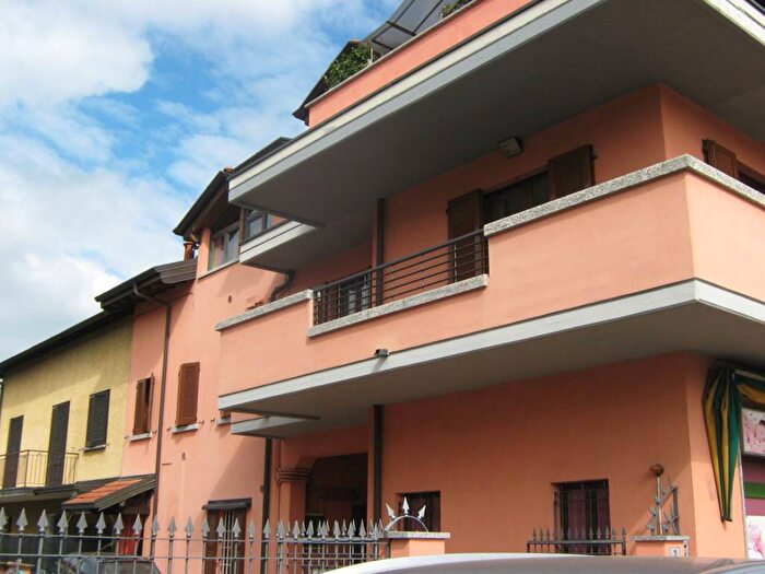 Appartamento bilocale in affitto in Via Milano, Centro, Besozzo