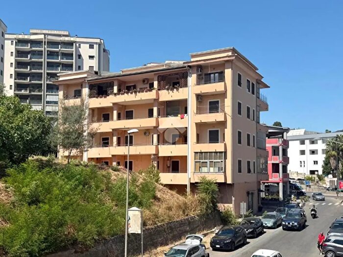 Appartamento trilocale in vendita in Viale della Repubblica, Cosenza