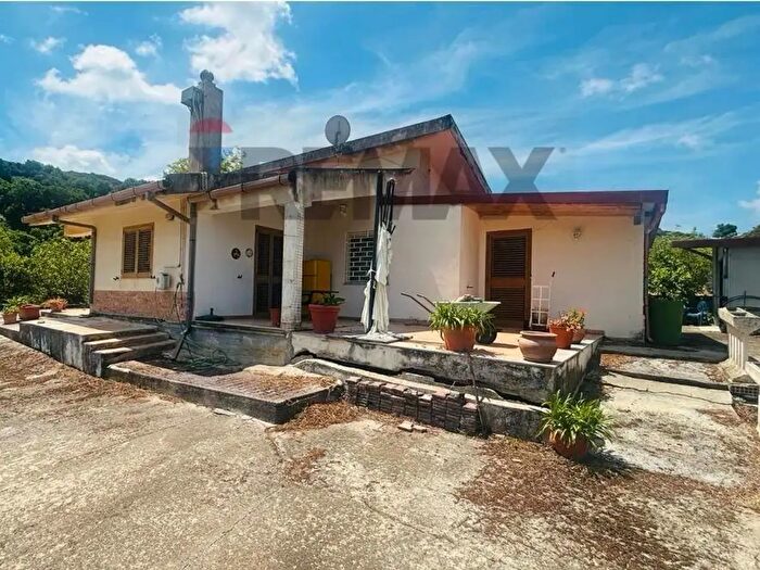 Casa quadrilocale in vendita in Contrada Melia Sn, Gualtieri Sicamino'