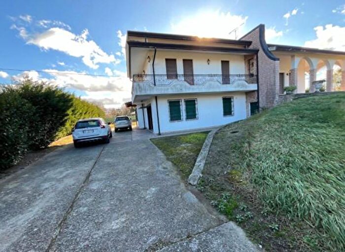 Casa con 6 locali in vendita in Riva del Po