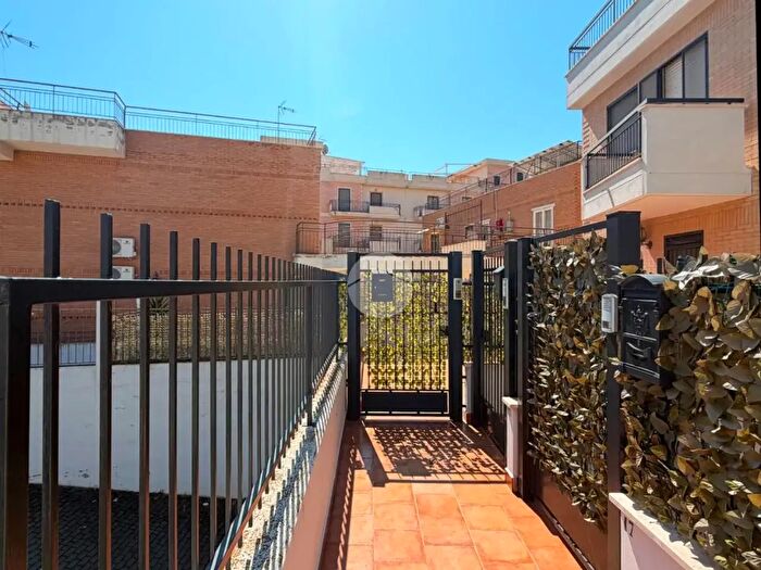 Casa con 6 locali in vendita in Via Sottotenente Troiano, Manfredonia