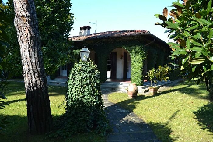 Casa quadrilocale in affitto in Via Ammiraglio Morin a, Forte Dei Marmi