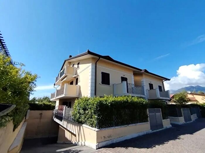 Appartamento trilocale in vendita in Massa