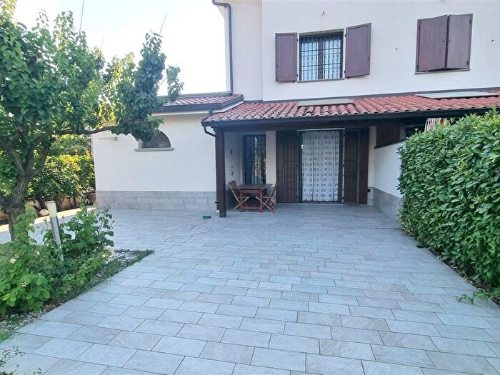 Casa con 5 locali in affitto in Via Ottavio Pattacini, San Pancrazio, Parma